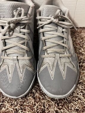 Puma Light Gray Low-Top Athletic Sneakers